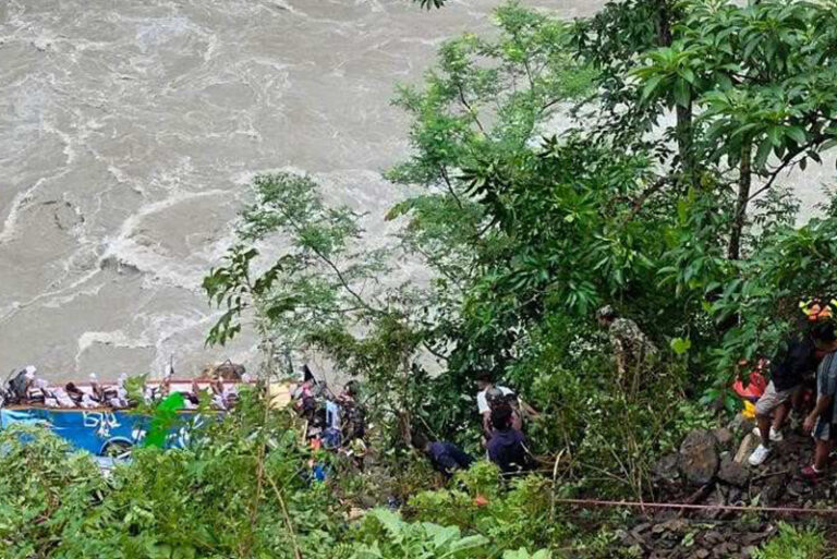 bus_acc_tanahu_indian_bus_accident